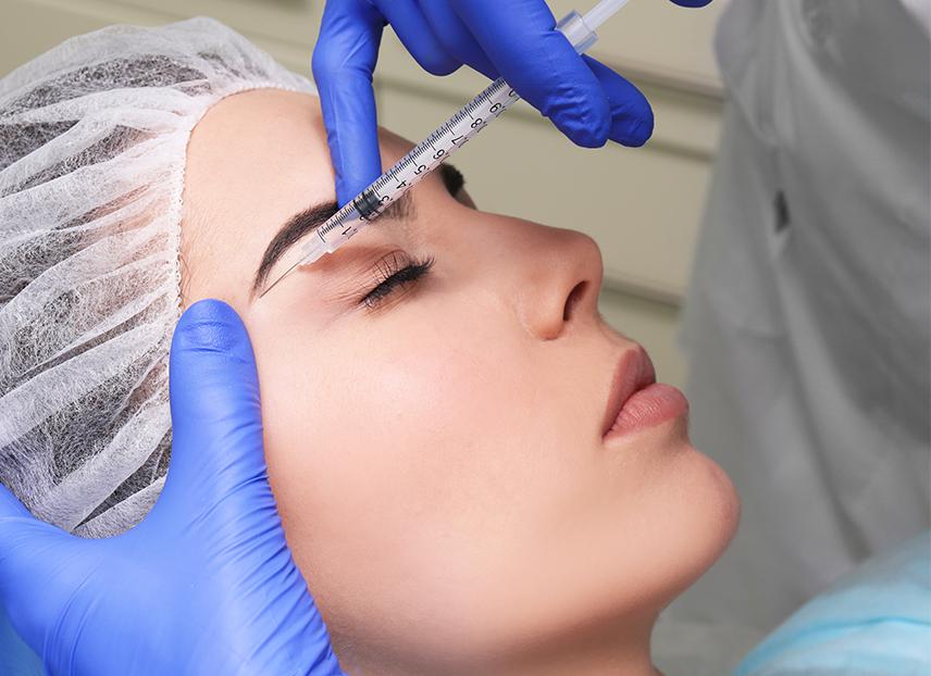 رفع الحاجب بالمكياج